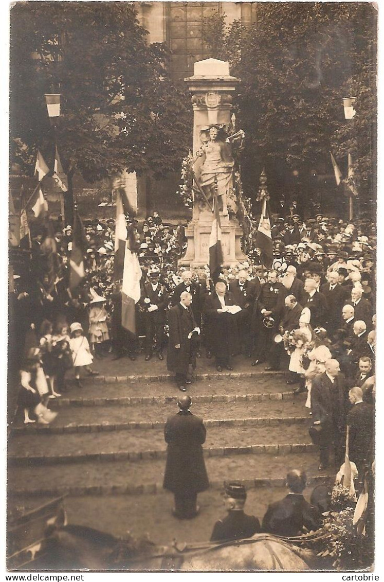 Dépt 76 - DARNÉTAL - Carte-photo CÉRÉMONIE Devant Le MONUMENT AUX MORTS - Darnétal