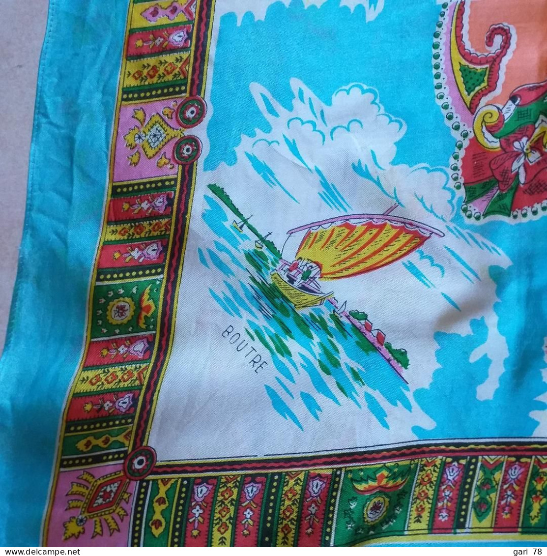 Foulard VINTAGE, Souvenir De DJIBOUTI, 78 Cm X 90 Cm - Scarves