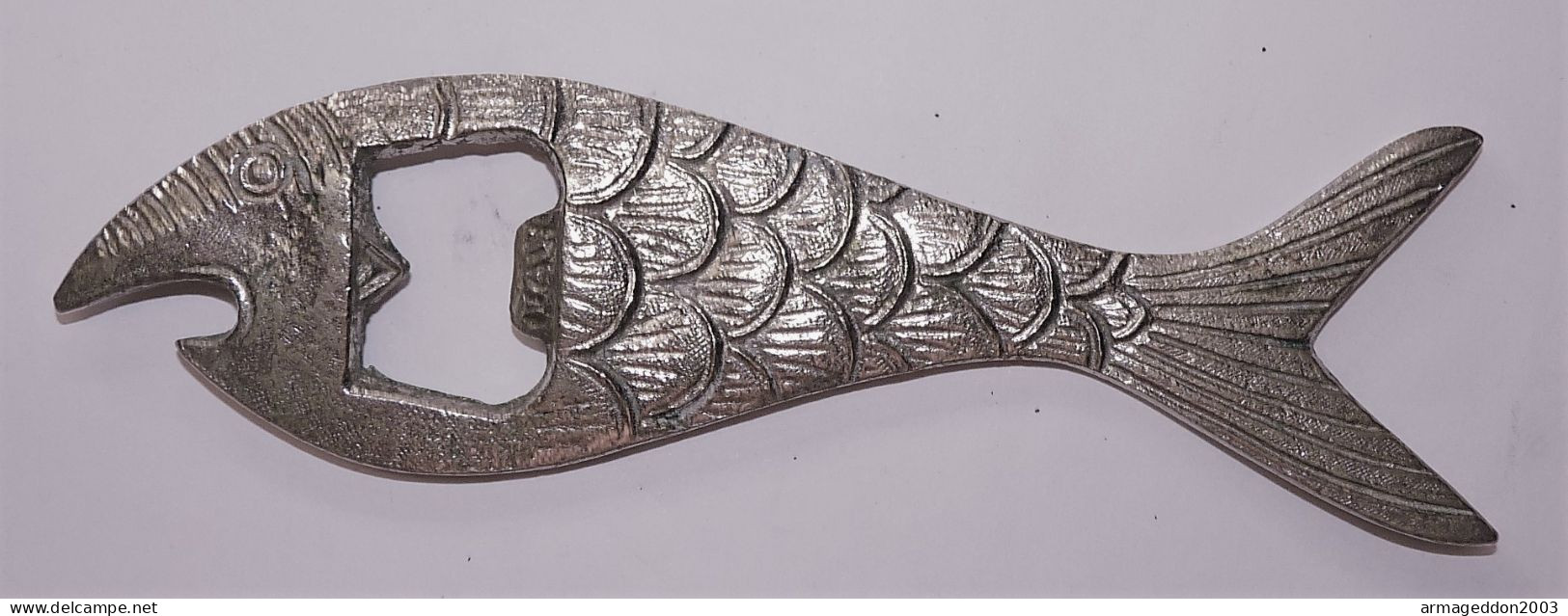 ANCIEN DECAPSULEUR EN METAL FORME POISSON    / 16 X 4.5  Cm Environ - Flaschenöffner