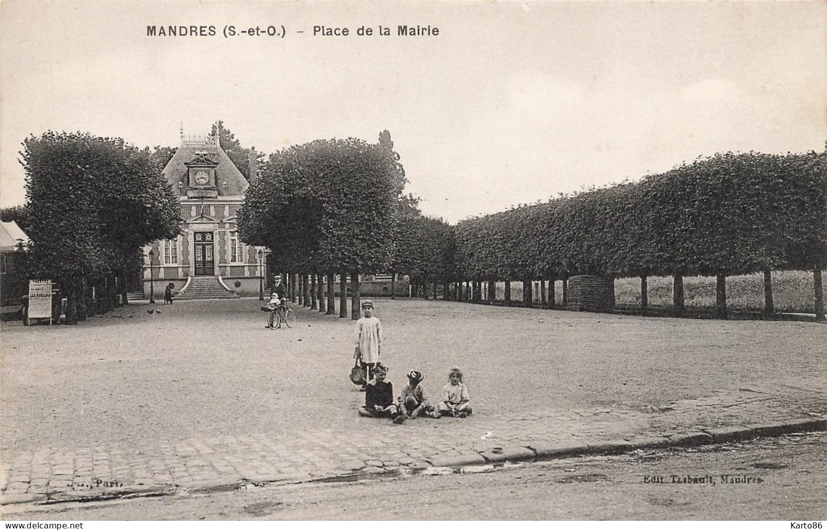 Mandres * La Place De La Mairie * Enfants Villageois - Mandres Les Roses