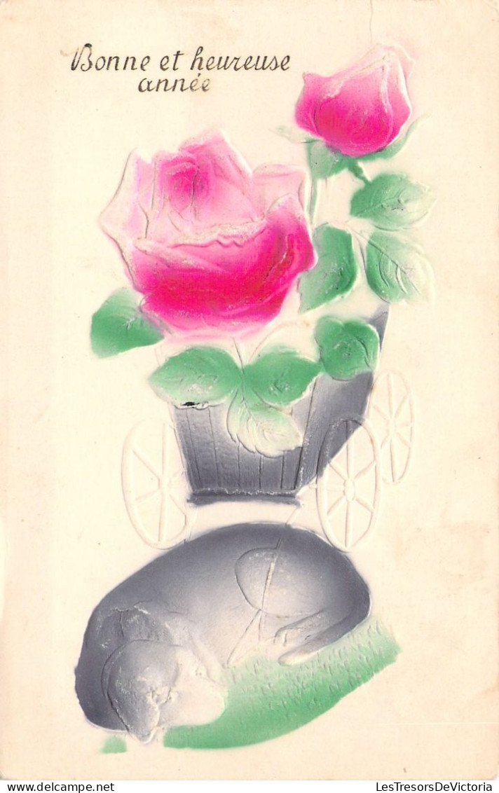 FLEURS - Illustration Non Signée - Roses Et Chien En Relief - Bonne Et Heureuse Année - Carte Postale Ancienne - Fleurs