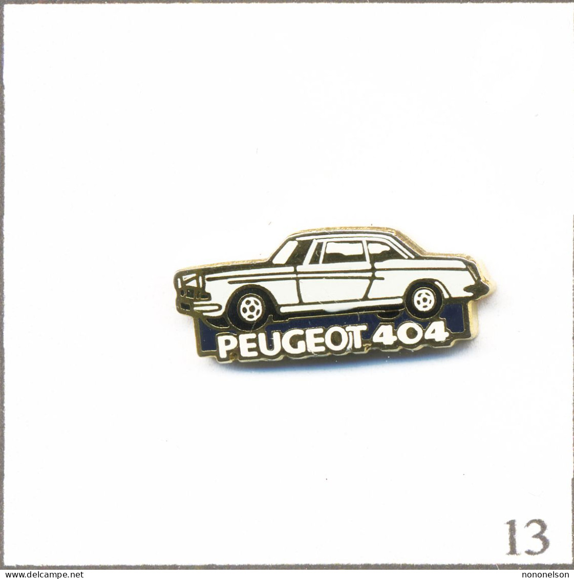 Pin's Automobile - Peugeot / Modèle 404 Coupé (1962-68). Estampillé Hélium. Zamac. T964-13 - Peugeot