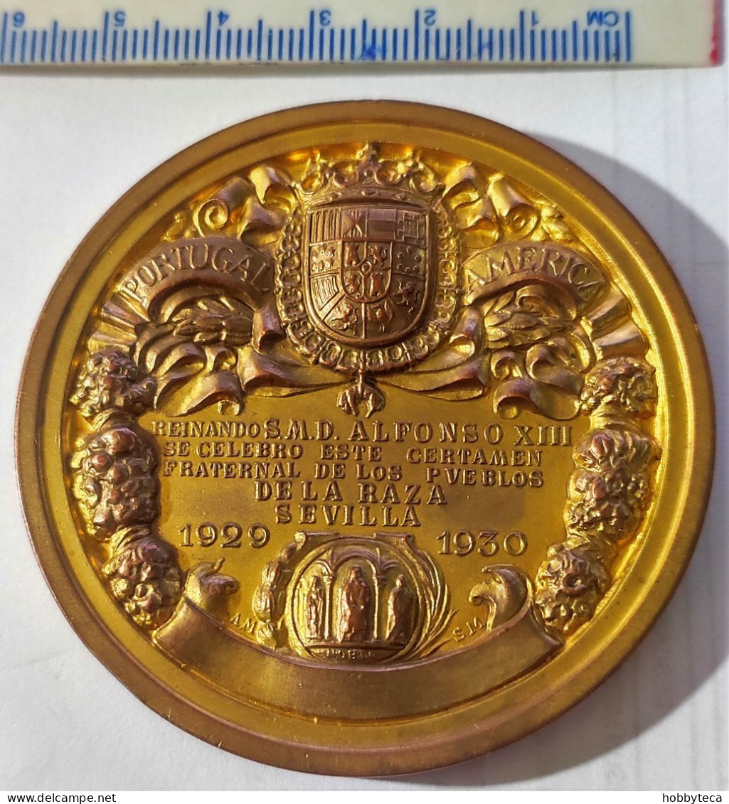 SPAIN - 1930 GOLD PLATTED COPPER 60 MM MEDAL FOR THE SEVILLA 12 OF OCTOBER CELEBRATION (DIA DE LA RAZA) - Otros & Sin Clasificación