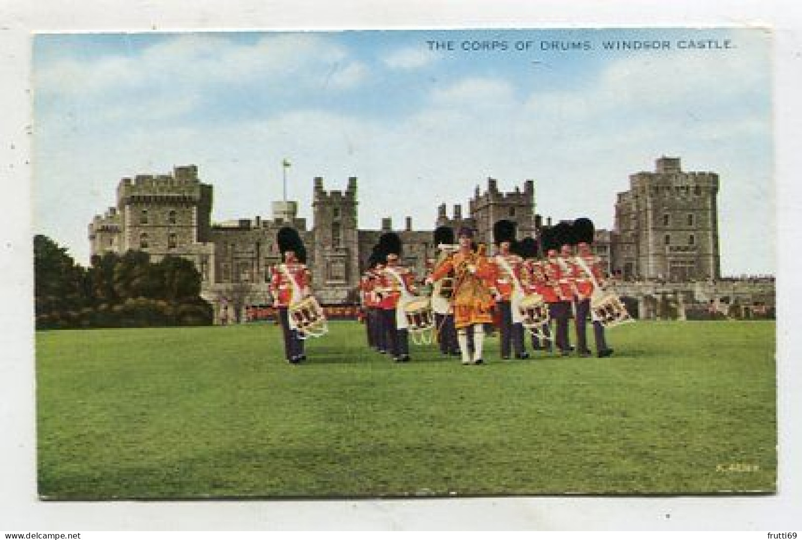 AK 142036 MILITARY / UNIFORM - England - Windsor Castle - Ther Corps Of Drums - Uniformes