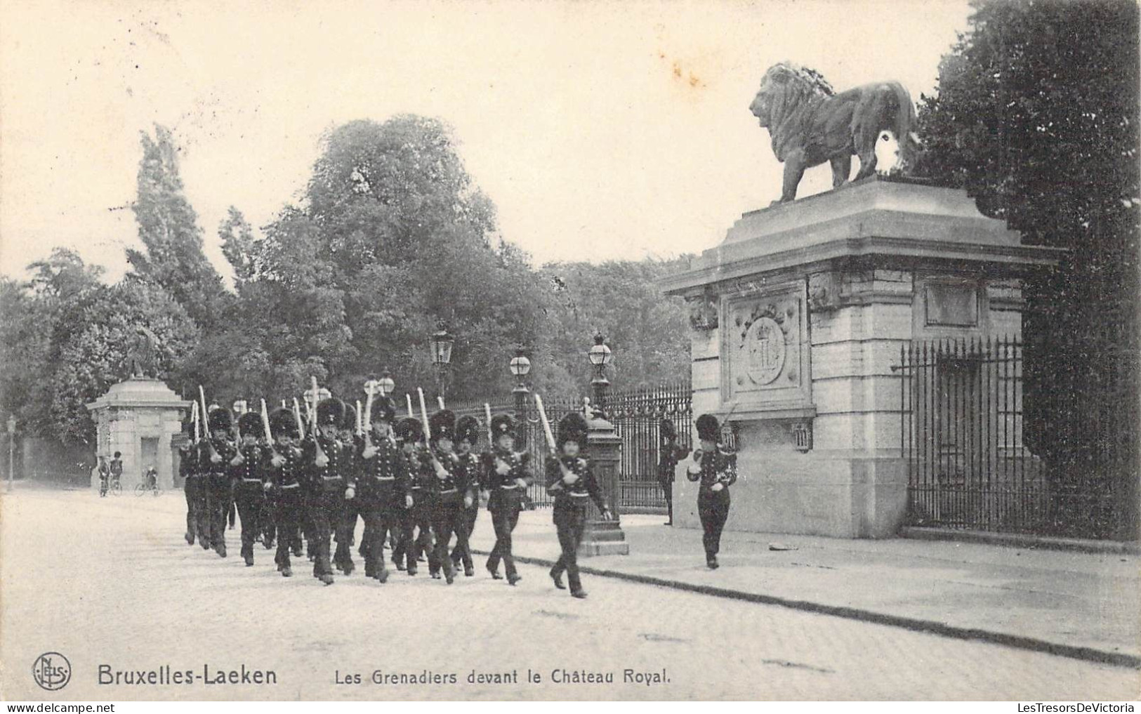 BELGIQUE - BRUXELLES - Les Grenadiers Devant Le Château Royal - Carte Postale Ancienne - Andere & Zonder Classificatie