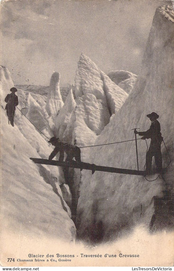 FRANCE - 74 - Glacier Des Bossons - Traversée D'une Crevasse - Carte Postale Ancienne - Autres & Non Classés