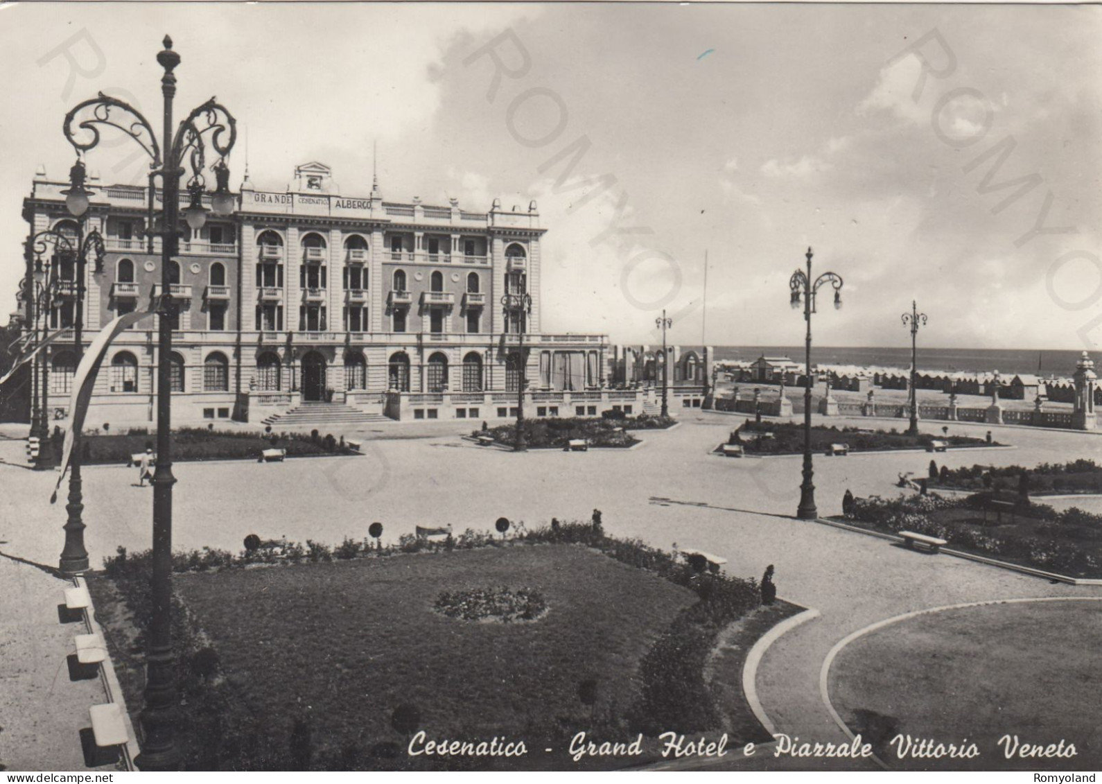 CARTOLINA  CESENATICO,CESENA,EMILIA ROMAGNA-GRAND HOTEL E PIAZZALE VITTORIO VENETO-VACANZA,BELLA ITALIA,NON VIAGGIATA - Cesena