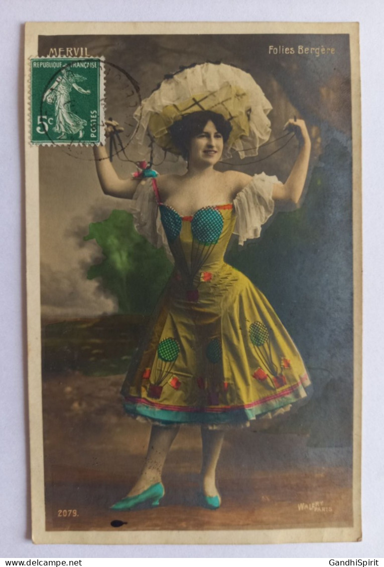 Mervil Artiste Du Cabaret Des Folies Bergères - Robe A Motif De Montgolfière - Walery Photographe - Cabarets