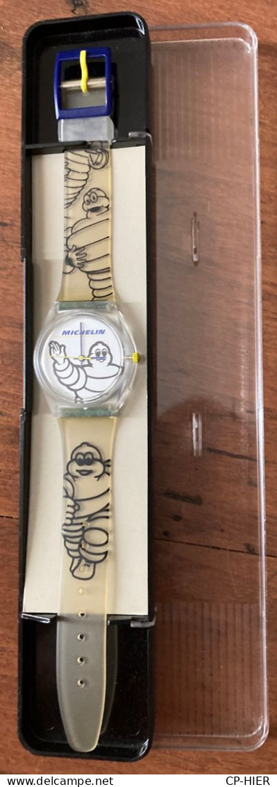 MONTRE MICHELIN DANS SON COFFRET - MARQUE SWISS MADE - COMME NEUF  JAMAIS PORTE - PILE A REMPLACER - Reclamehorloges