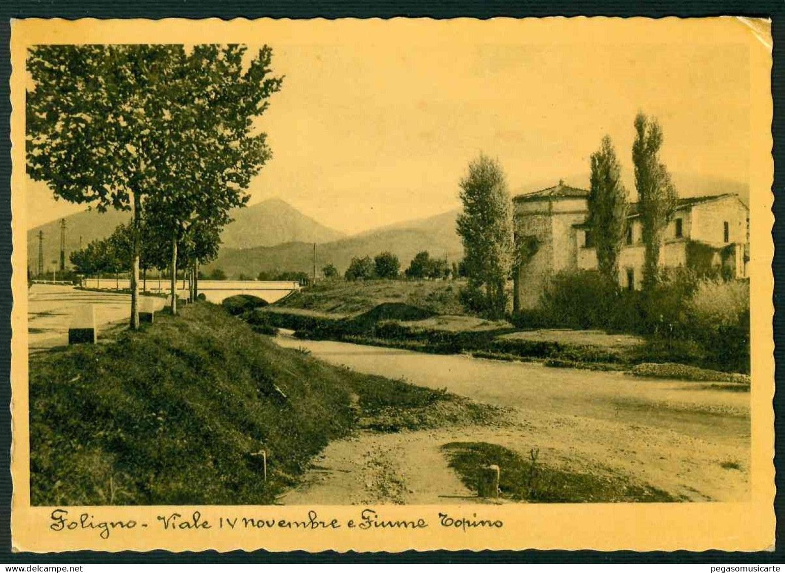 MN048 - FOLIGNO VIALE IV NOVEMBRE E FIUME TOPINO 1940 CIRCA - Foligno