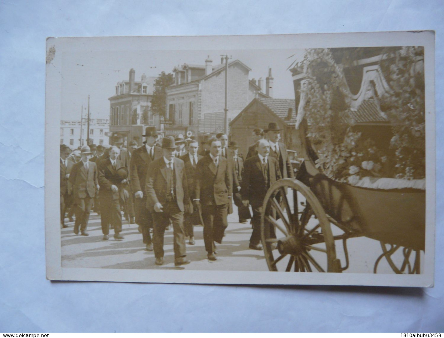 CARTE PHOTO - 11 AUDE : SCENE ANIMEE - FUNERAILLES - Begrafenis