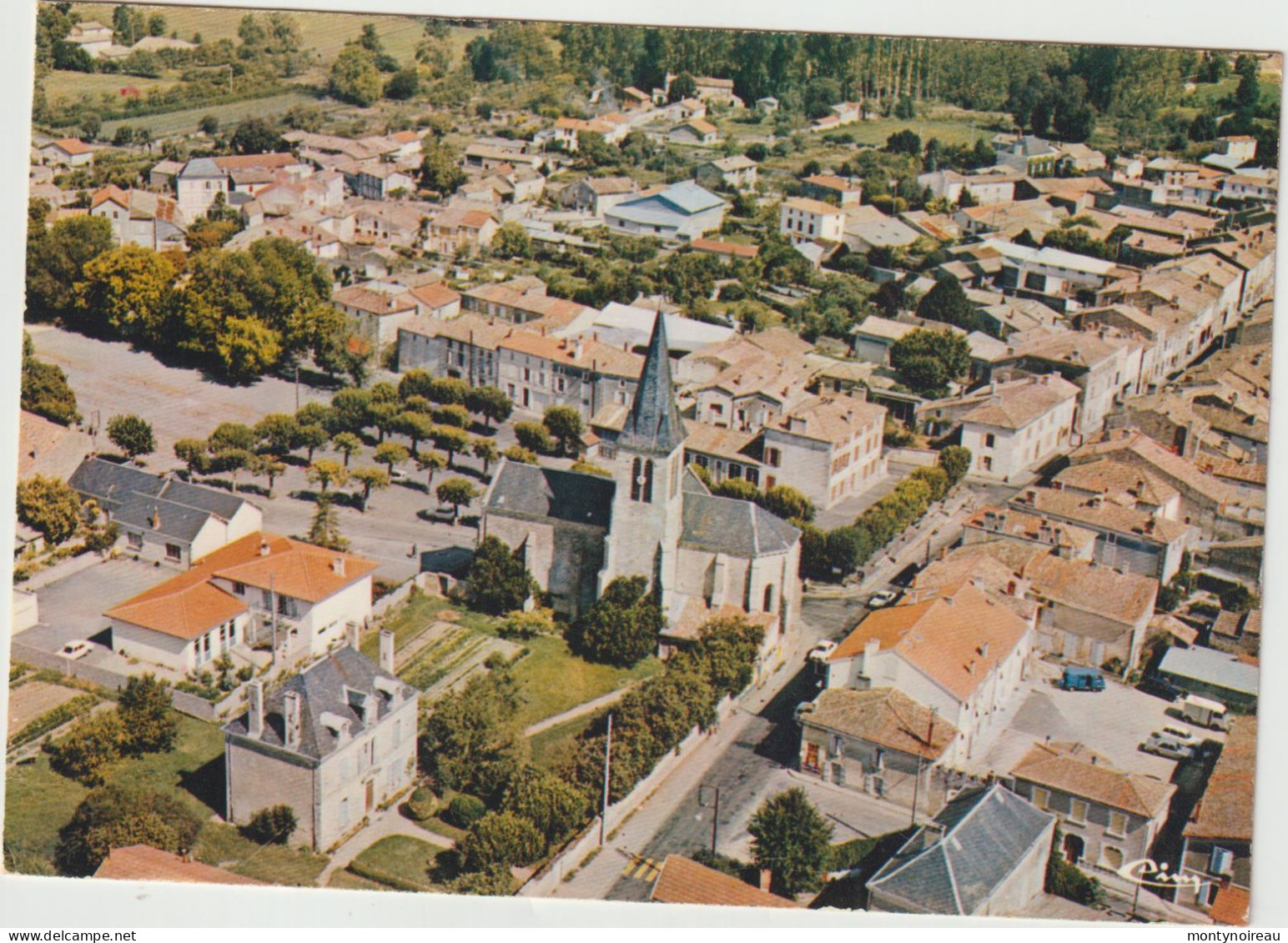Deux  Sevres :  BRIOUX  Sur BOUTONNE : Centre Du  Bourg  1982 - Brioux Sur Boutonne