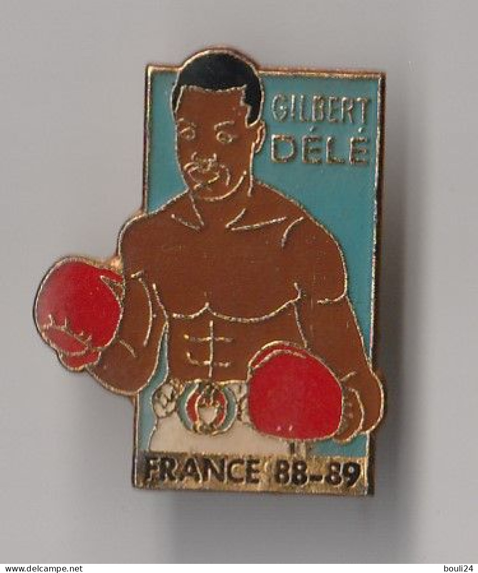 PIN'S THEME SPORT  BOXE    GILBERT DELE   FRANCE  88 89 CHAMPION EUROPE  WALTERS  DE LA GUADELOUPE - Boxen