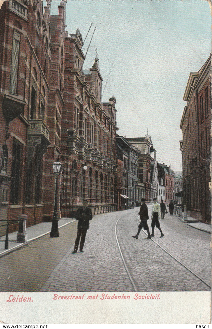 4903 71 Leiden, Breestraat Met Studenten  Societeit. Rond 1900. (Zie Randen) - Leiden