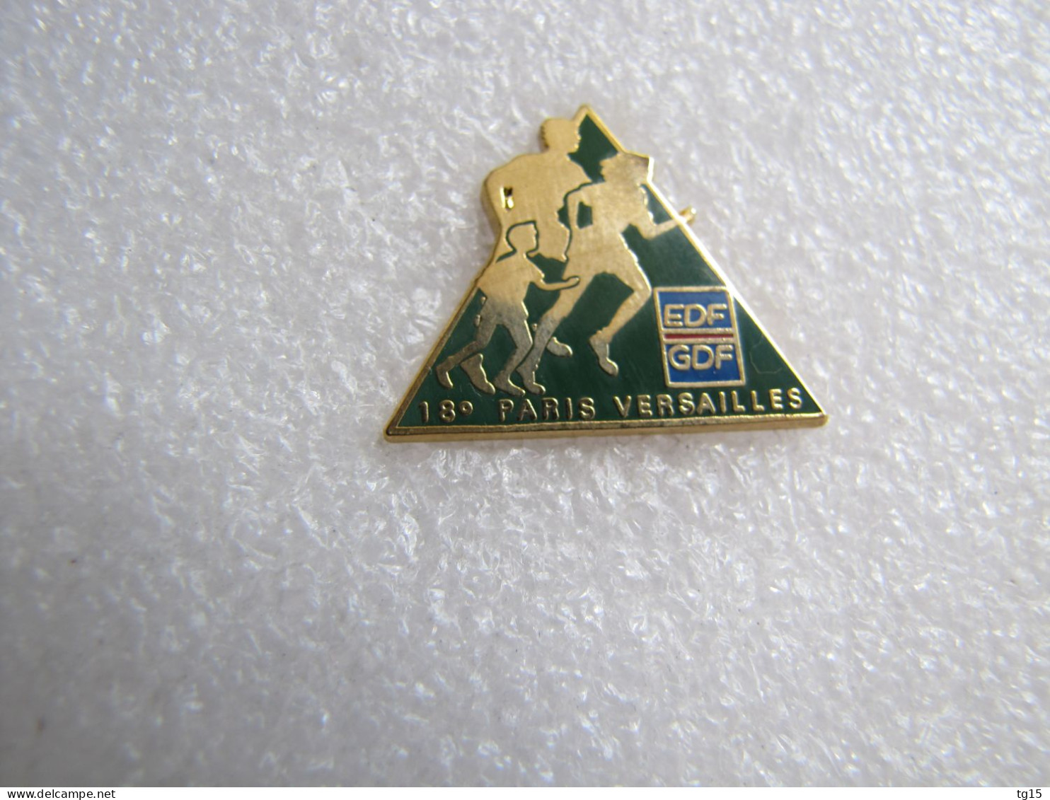 PIN'S   EDF  GDF   18 ème  PARIS VERSAILLES  ATHLÉTISME    Email Grand Feu - EDF GDF