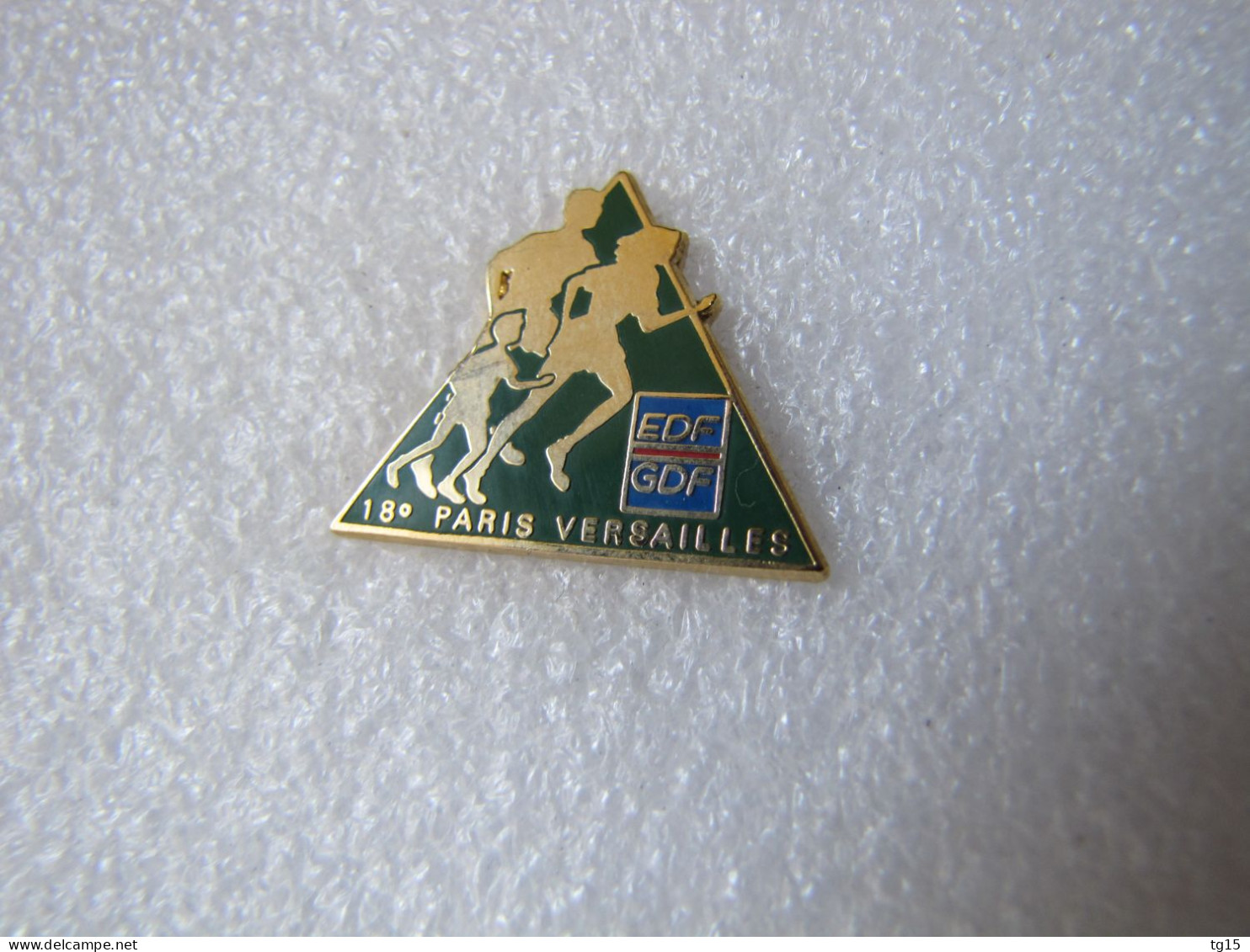 PIN'S   EDF  GDF   18 ème  PARIS VERSAILLES  ATHLÉTISME    Email Grand Feu - EDF GDF