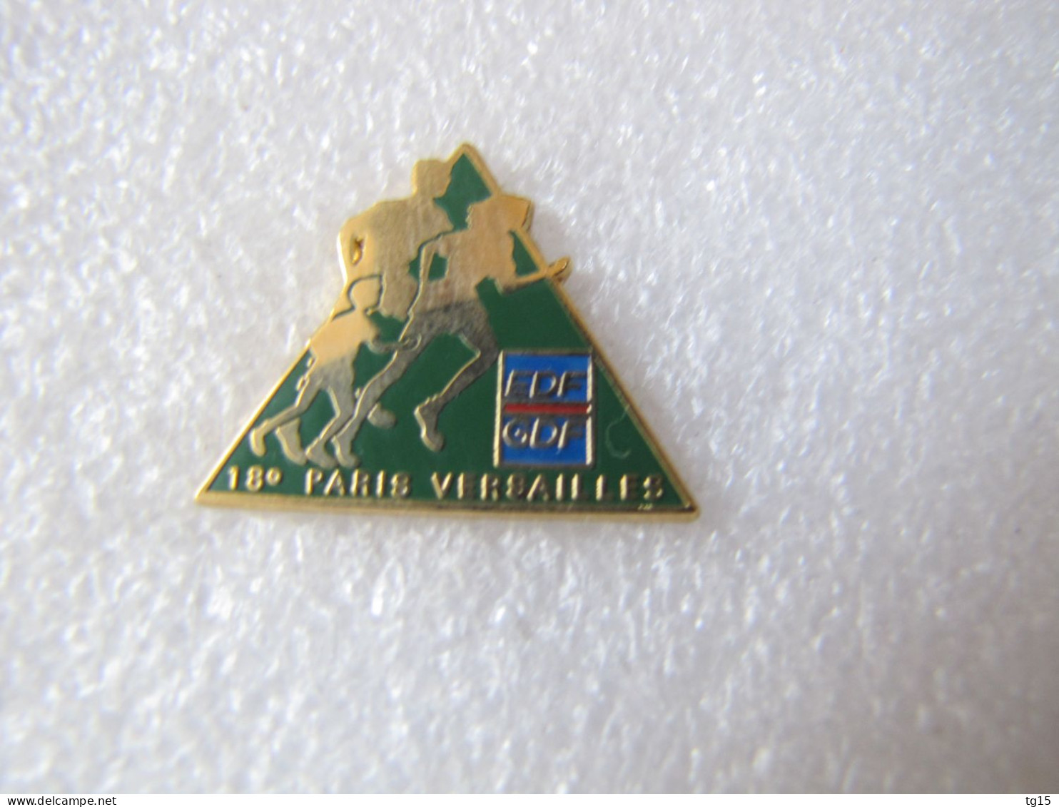 PIN'S   EDF  GDF   18 ème  PARIS VERSAILLES  ATHLÉTISME    Email Grand Feu - EDF GDF