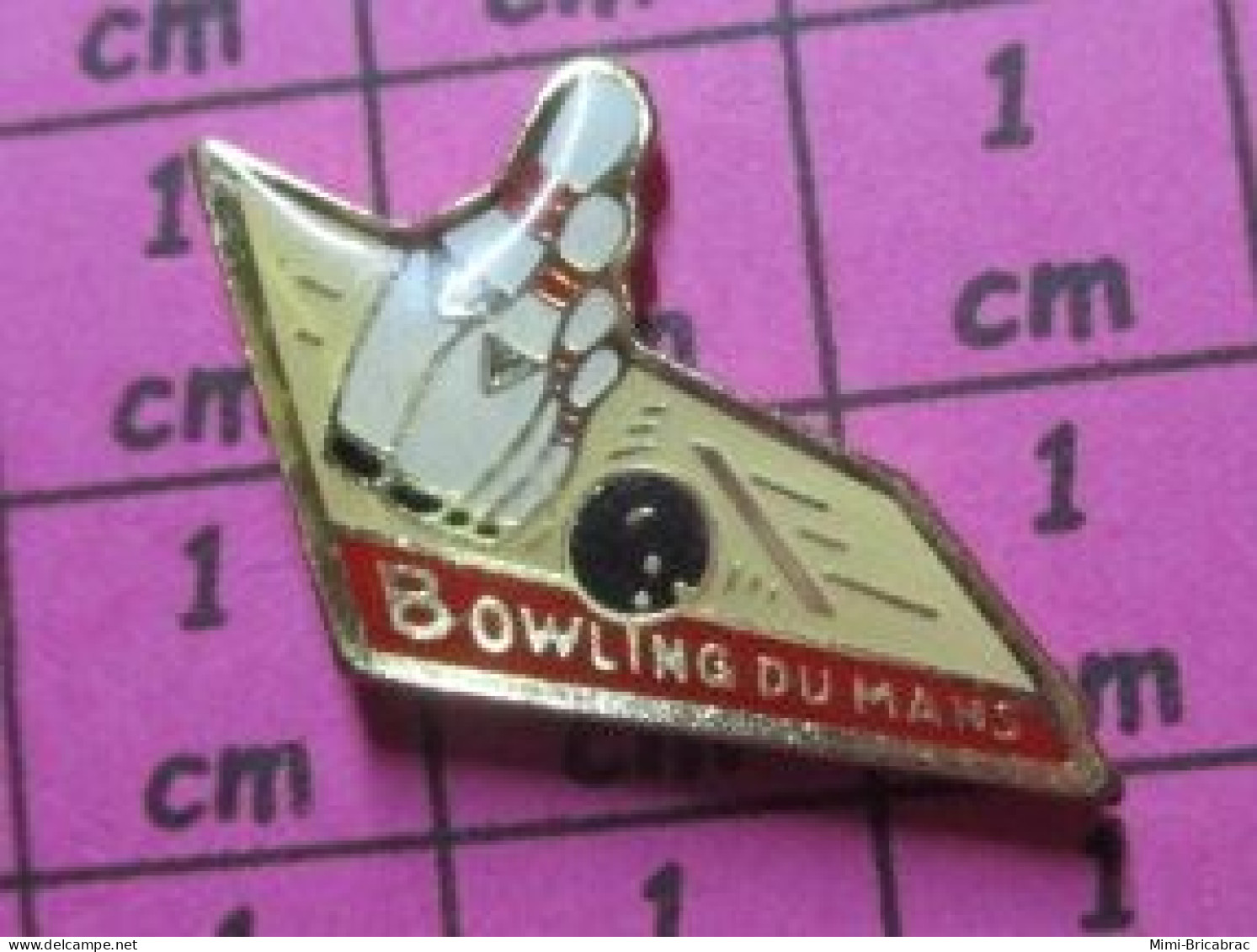 310b  Pin's Pins / Beau Et Rare / SPORTS / QUILLES BOULE BOWLING DU MANS - Bowling