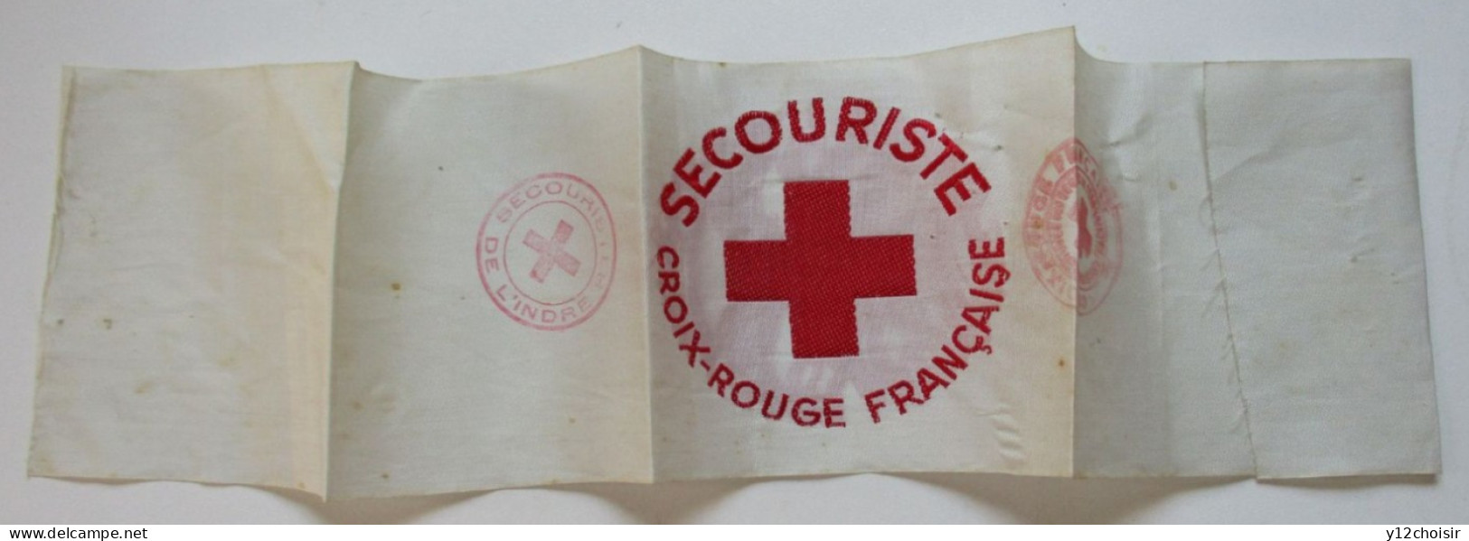 LOT BRASSARD ANNEES 1930 CROIX-ROUGE FRANCAISE SECOURISTE INDRE + INSIGNE METALLIQUE - Red Cross