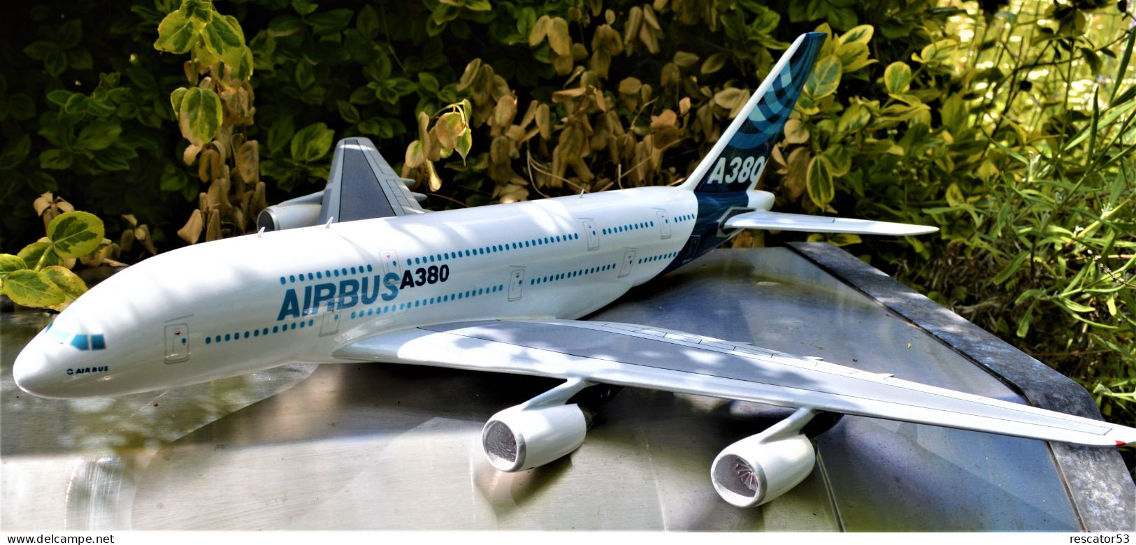 Maquette D'agence En Bois Avion Airbus A380 échelle 1/140 - Airplanes & Helicopters