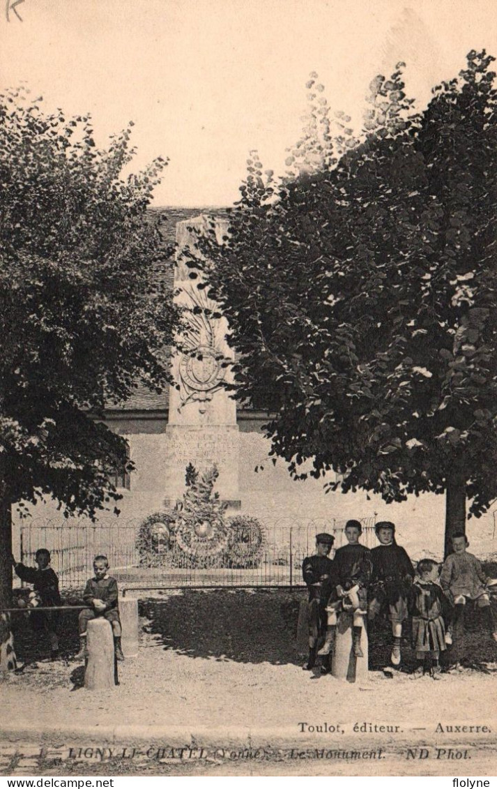 Ligny Le Châtel - Place Et Le Monument - Enfants Villageois - Ligny Le Chatel