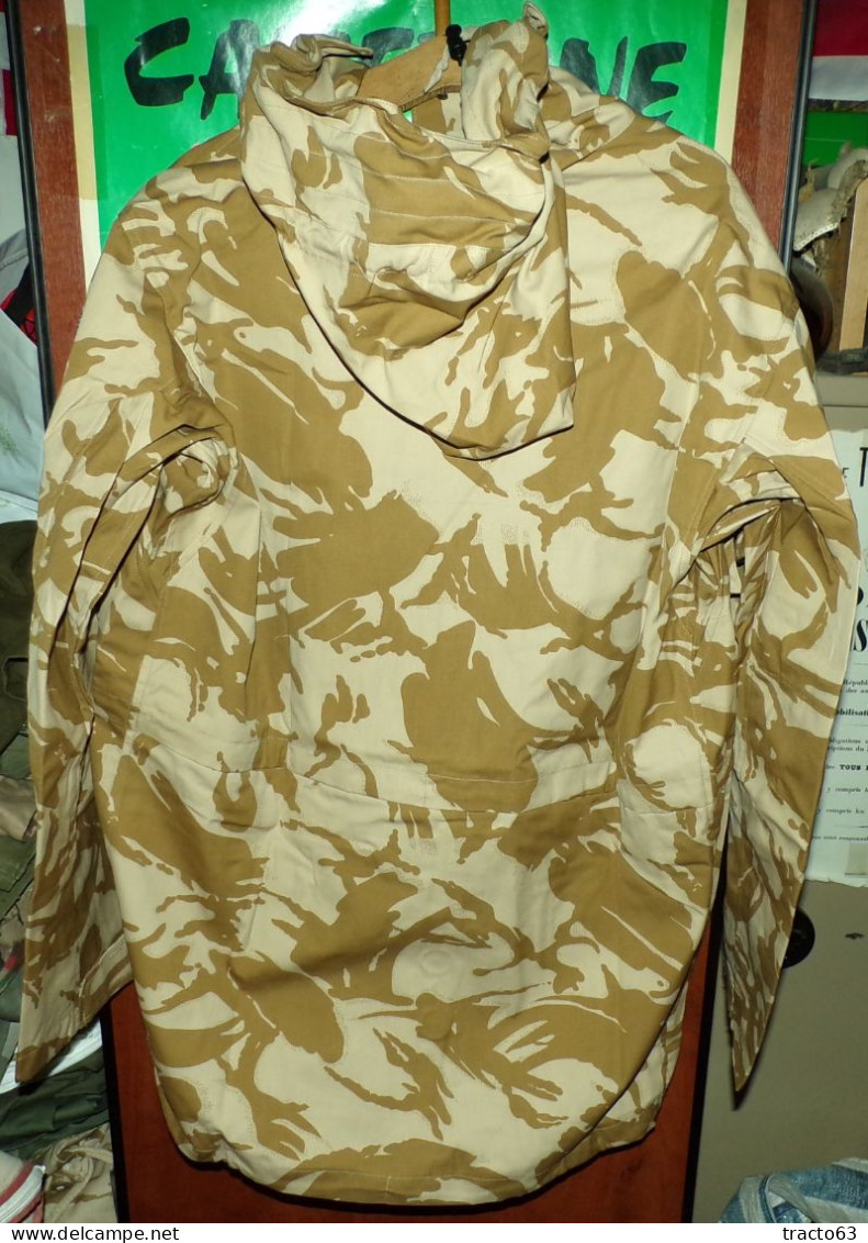 PARKA DE COMBAT  DE L'ARMEE ANGLAISE , TAILLE EXTRA LARGE SOIT 112/180 OU XXL ,COULEUR DESERT  , POCHES SUR LE TORSE ET - Equipement