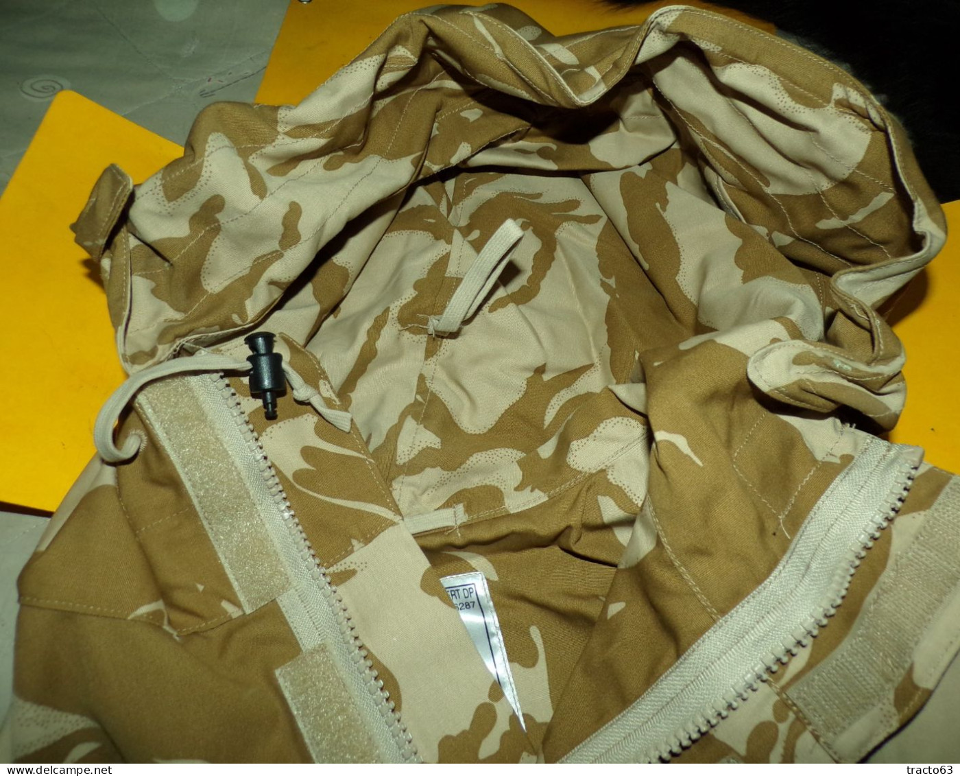 PARKA DE COMBAT  DE L'ARMEE ANGLAISE , TAILLE EXTRA LARGE SOIT 112/180 OU XXL ,COULEUR DESERT  , POCHES SUR LE TORSE ET - Equipement