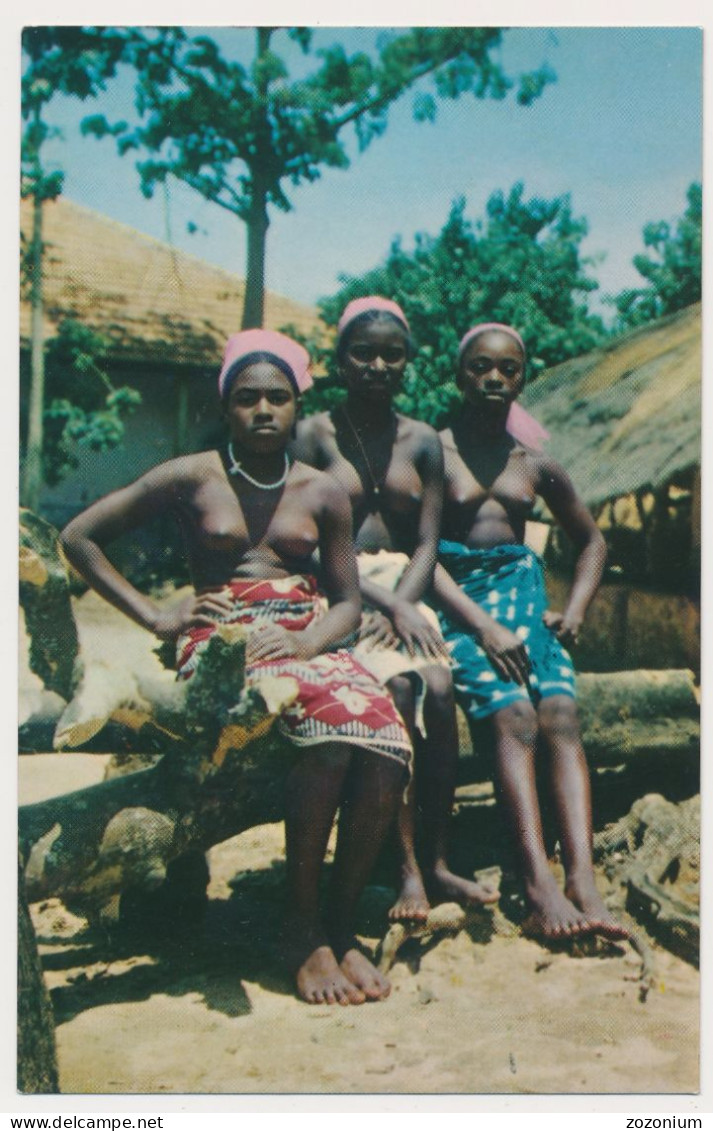 GUINÉ, BISSAU, Raparigas Fulas (Fille NU, NUS) Old Postcard - Guinea-Bissau