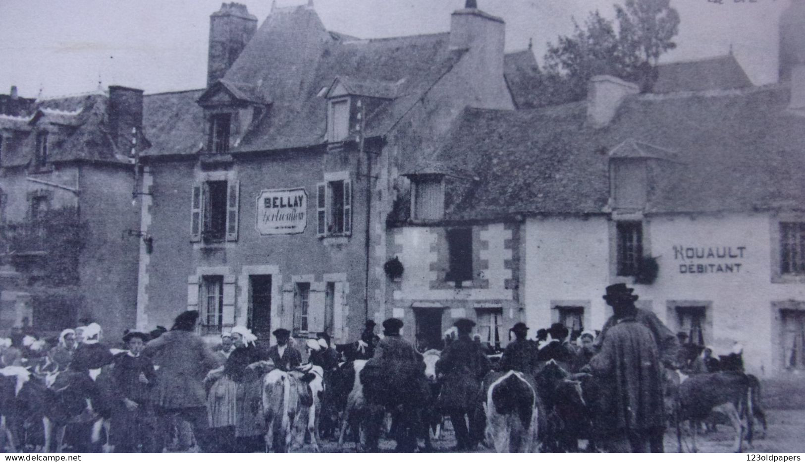 56   PLOERMEL  PLACE ST-NICOLAS, LE CHAMP DE FOIRE BELLAY HORTICULTEUR  ROUAULT DEBITANT - Ploërmel