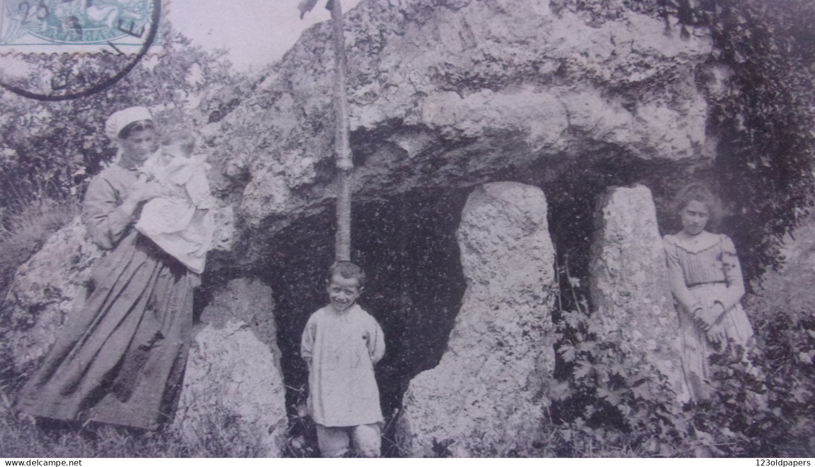 86 VIENNE  POITIERS DOLMEN DE LA PIERRE LEVEE - Poitiers