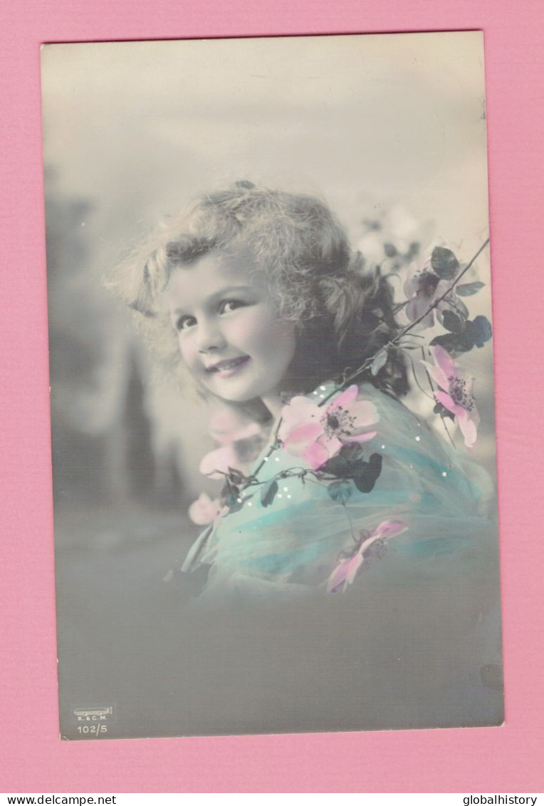 XB1004 JEUNE FILLE  FILLETTE , ENFANT, GIRL , FAMOUS CHILD MODEL CANDICE ASHTON ORCHIDS RPPC - Portraits