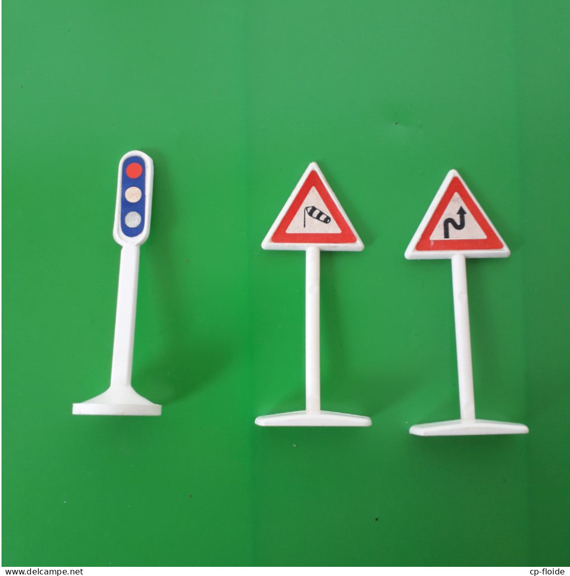 JOUET . 3 PANNEAUX DE SIGNALISATION ROUTIÈRE - Réf. N°130J - - Accessoires