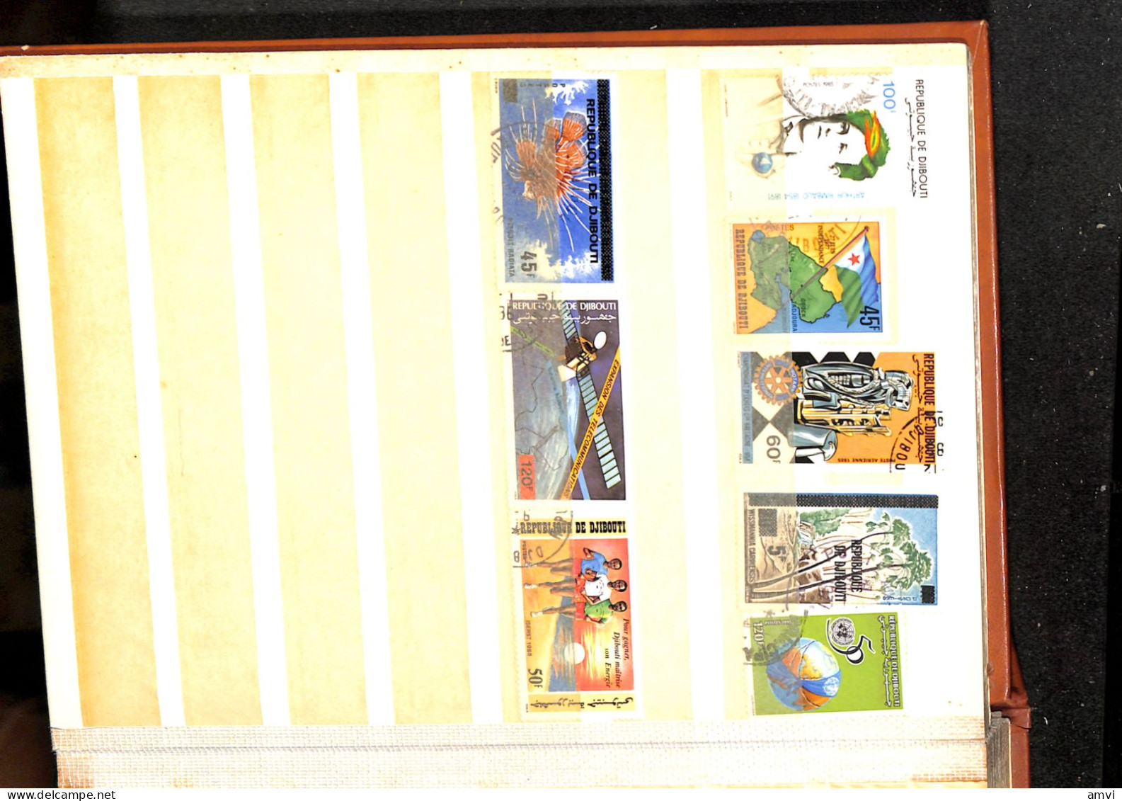 sam - continent africain album de plusieurs centaines de timbres