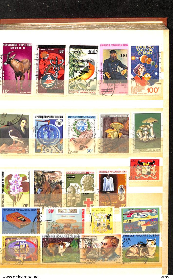 sam - continent africain album de plusieurs centaines de timbres