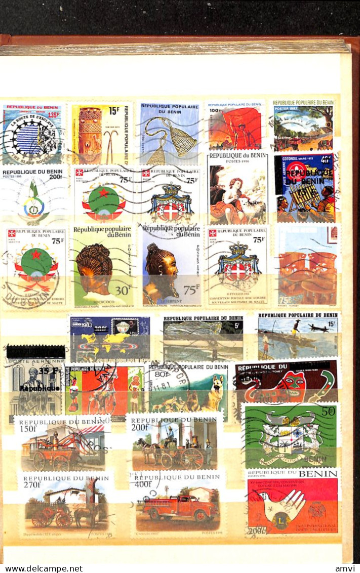 sam - continent africain album de plusieurs centaines de timbres