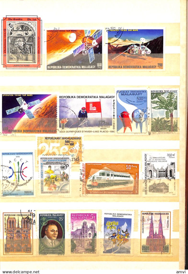 sam - continent africain album de plusieurs centaines de timbres