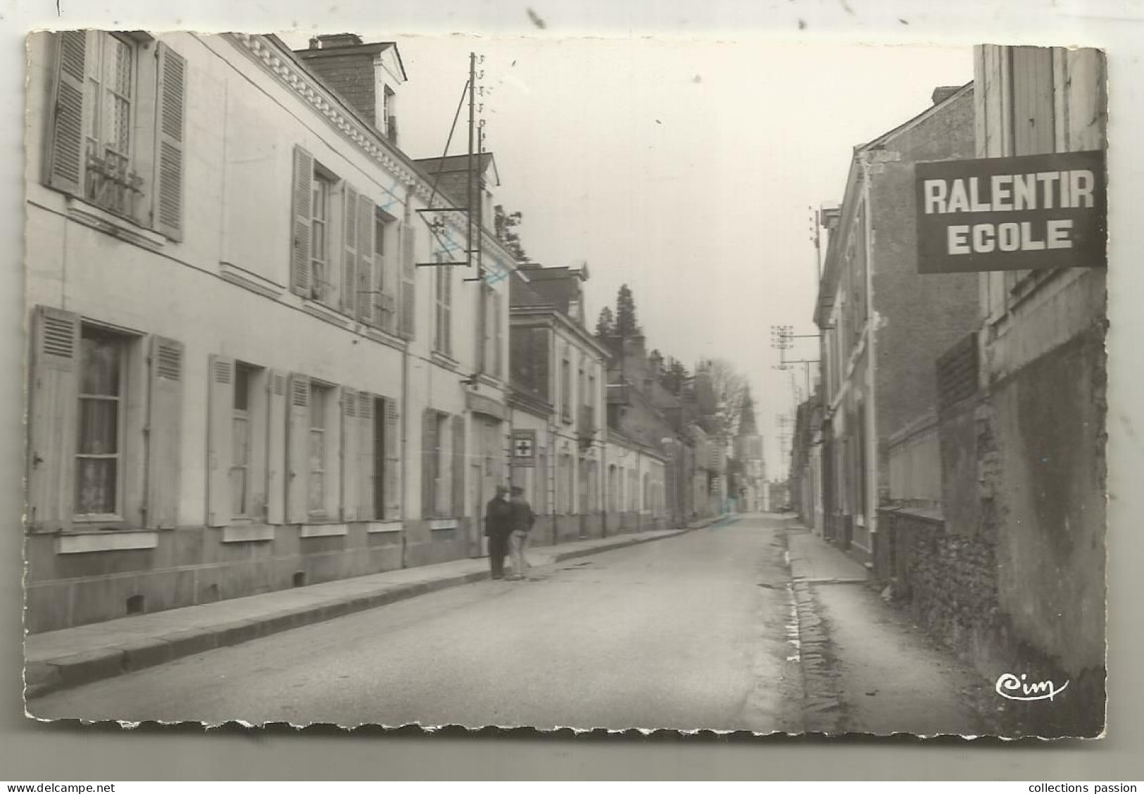 Cp, 72, GRAND-LUCE, Rue Du MANS , Ralentir école , écrite - Le Grand Luce