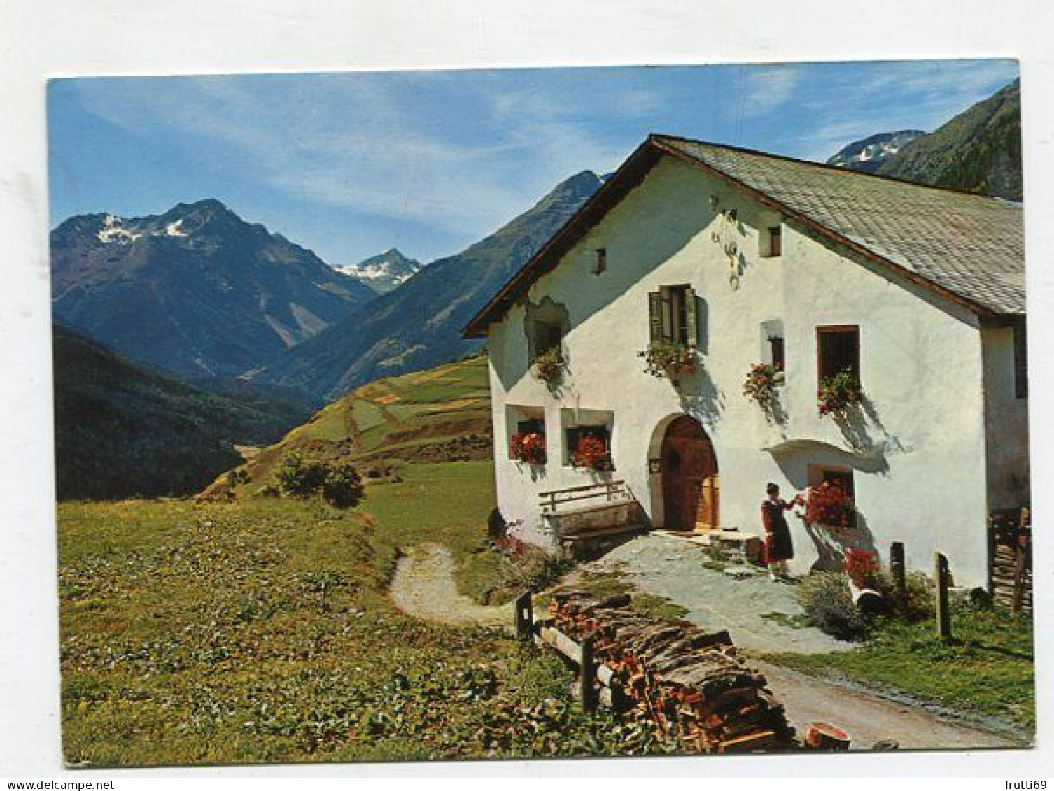 AK 142898 SWITZERLAND - Altes Engadinerhaus In Bos-cha-Guarda Mit Blick Gegen Flüela-Schwarzhorn - Guarda
