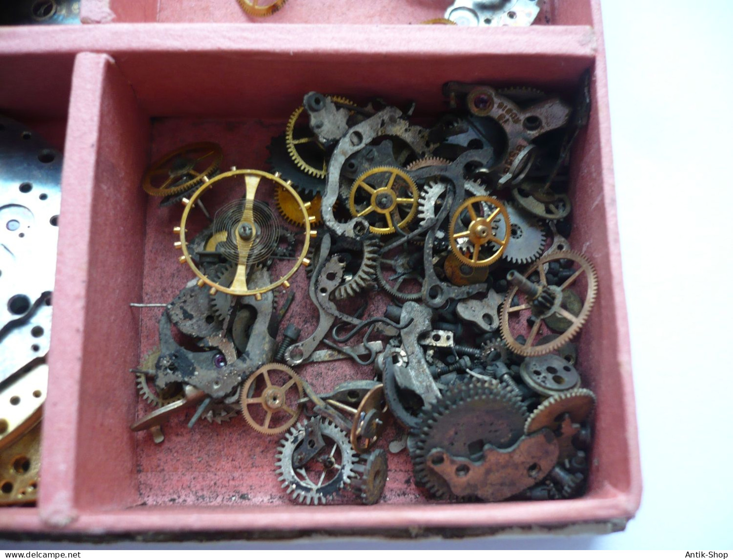 DOXA - Karton Mit Bauteilen Für Uhren - älter (1070) - Materiaal