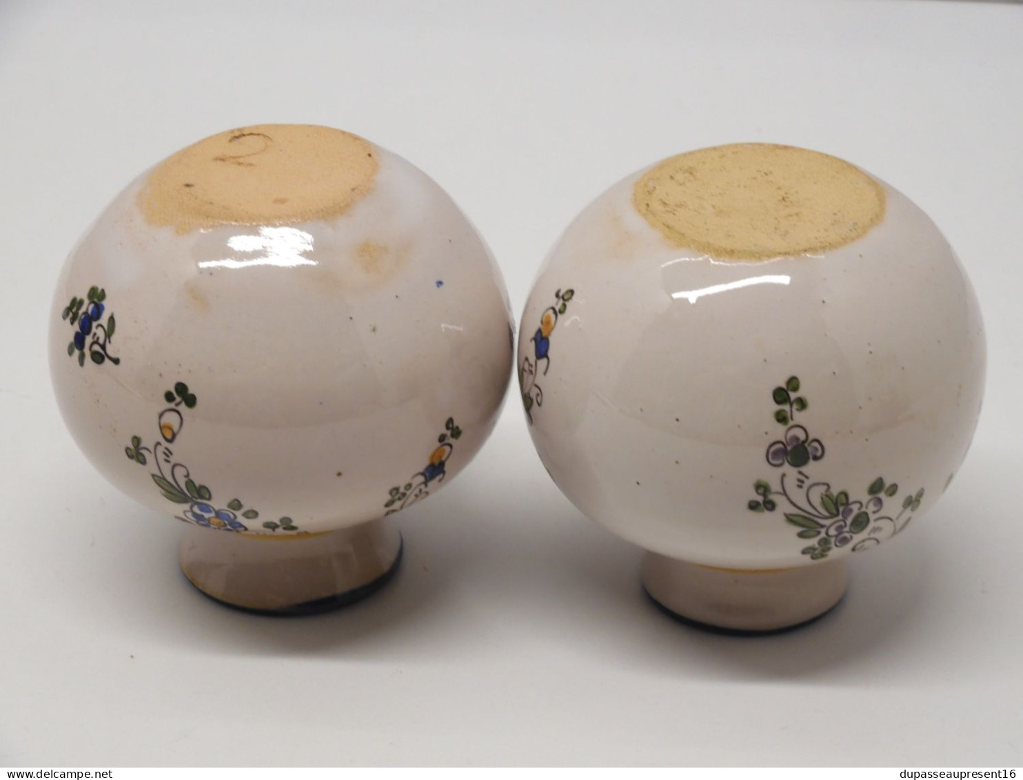 -2 JOLIS ANCIENS VASES BOULES MINIATURES RENOLEAU non marqués Collection    E