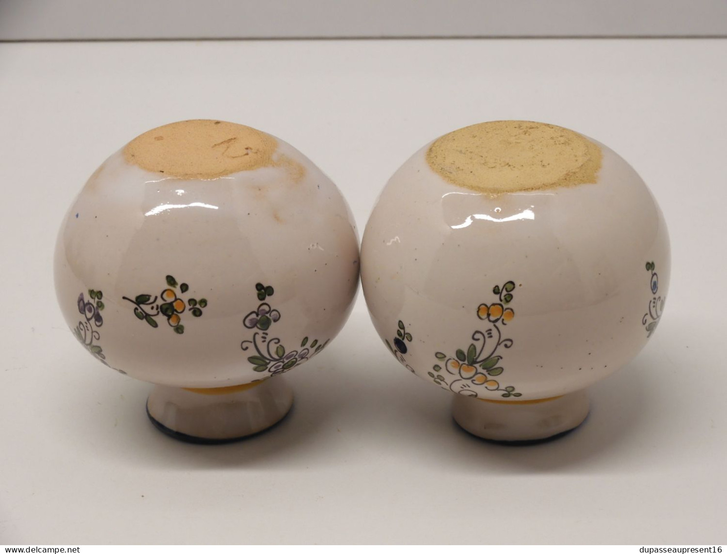 -2 JOLIS ANCIENS VASES BOULES MINIATURES RENOLEAU non marqués Collection    E