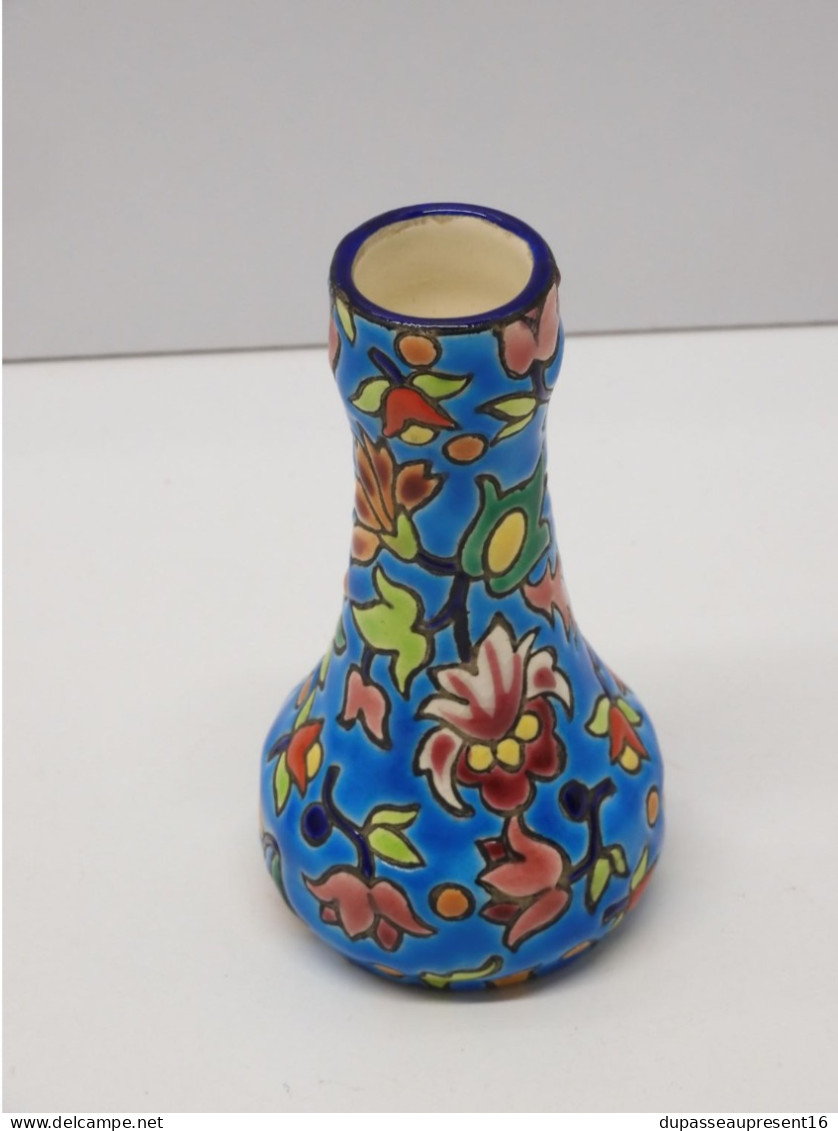 -JOLI ANCIEN VASE MINIATURE PETIT VASE A VIOLETTES CERAMIQUE LONGWY VITRINE   E - Longwy (FRA)