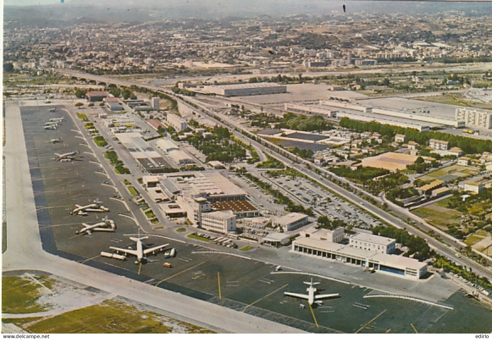 ** 06  ***  NICE  Vue Aérienne De L'aéroport  Neuve TTB  - Transport (air) - Airport