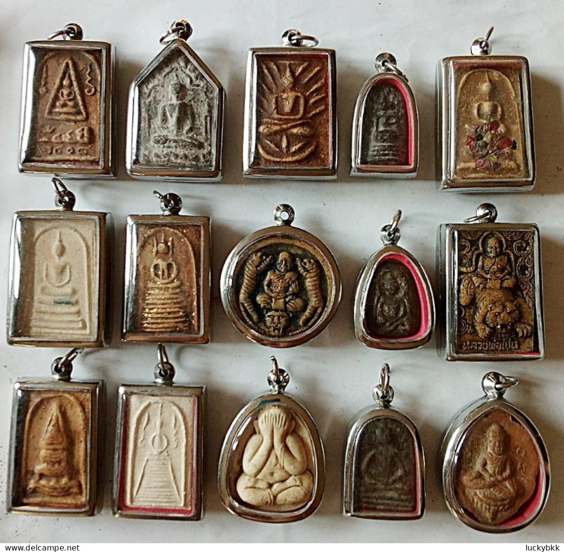 SET OF 15 THAI BUDDHIST BLESSED MEDALLION CLAY AMULETS - Países