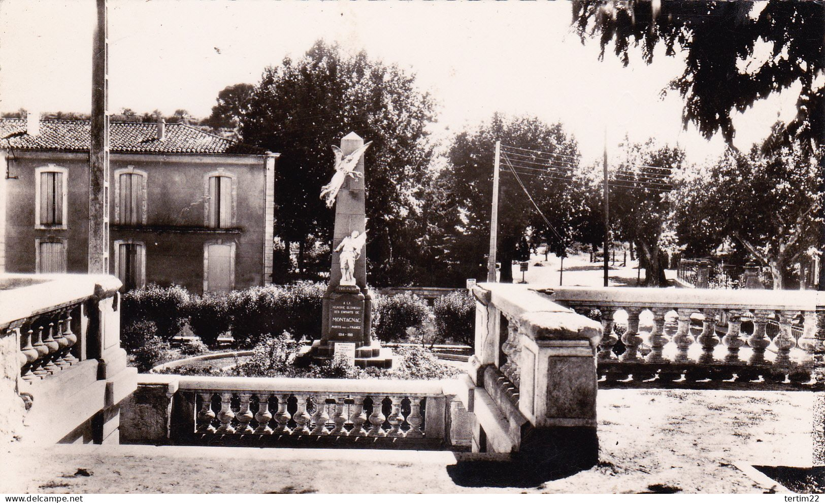 MONTAGNAC . 34 . LE MONUMENT AUX MORTS ET LA PROMENADE - Montagnac