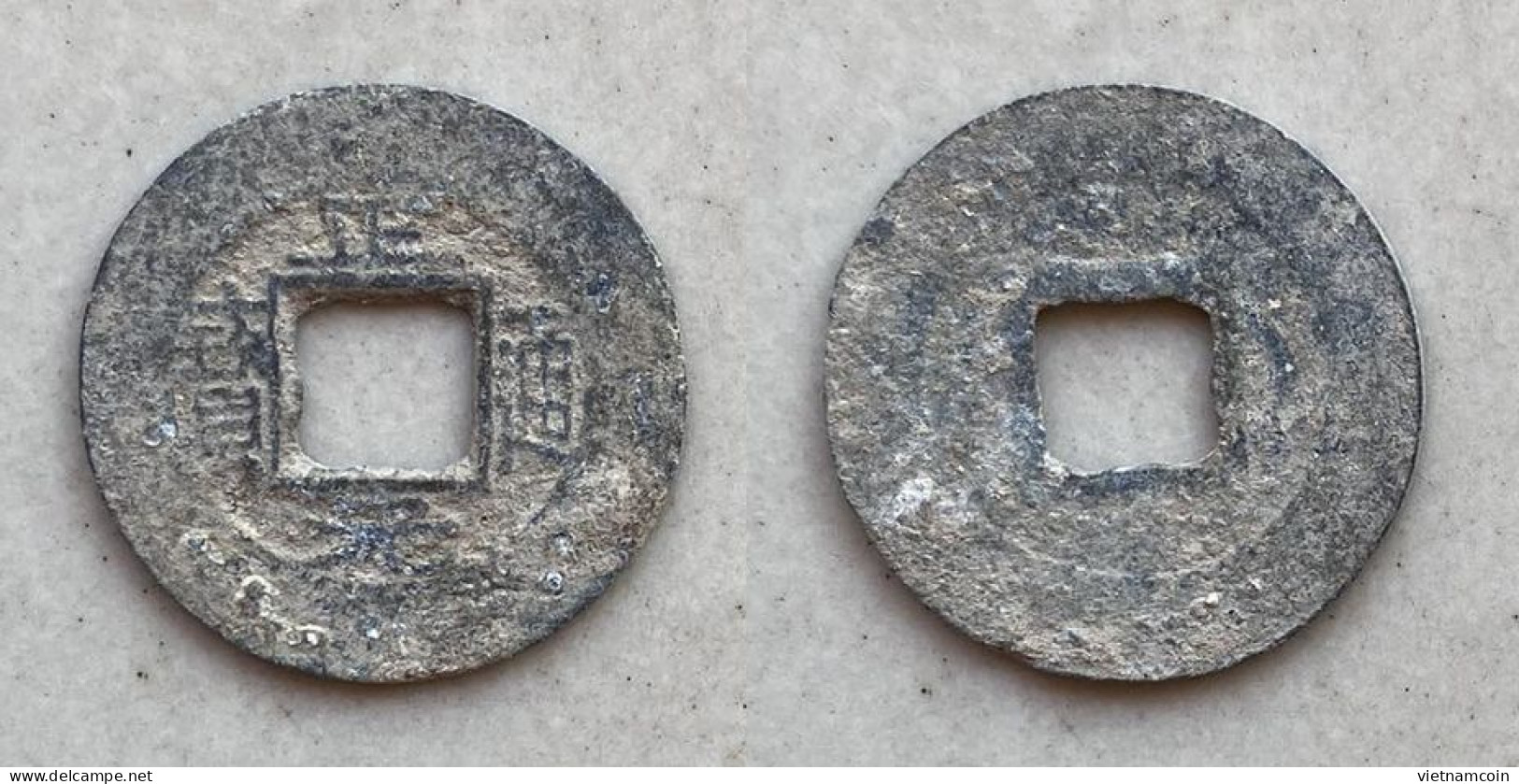 Ancient Annam Coin  Chinh Nguyen Thong Bao (zinc Coin) THE NGUYEN LORDS (1558-1778) Triangle Head Thong - Viêt-Nam