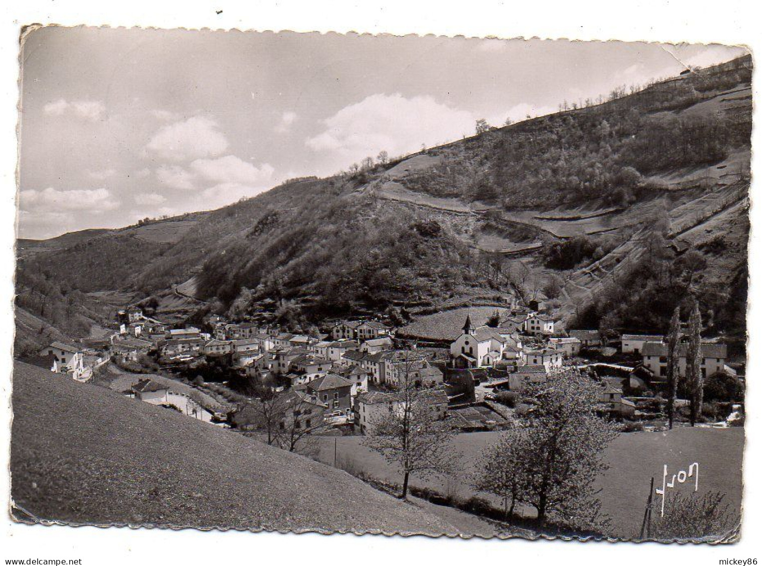 ARNEGUY-1955- Village Frontière--Vue Générale....timbre...cachet St Jean Pied De Port....griffes - Arnéguy