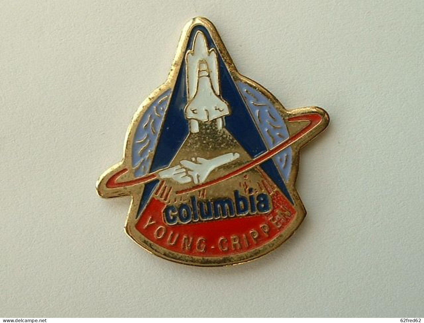 Pin's NAVETTE AMERICAINE - COLUMBIA - YOUNG CRIPPEN - Espace