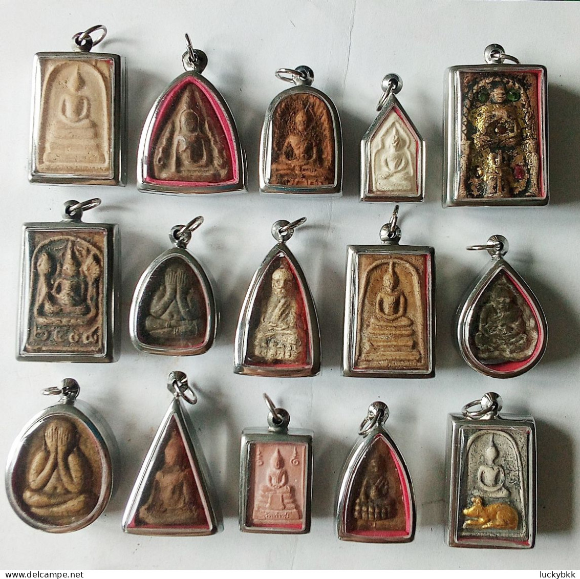 SET OF 15 THAI BUDDHIST BLESSED MEDALLION CLAY AMULETS - Países