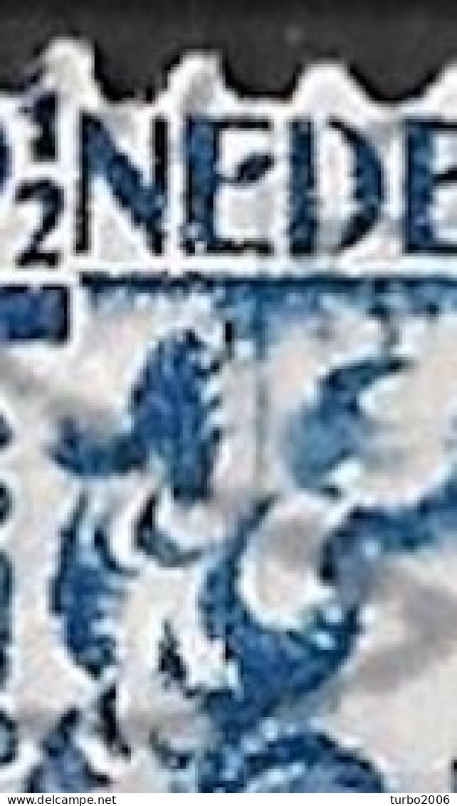 Plaatfout Verticale Kras In Het Haar Onder De E Van NEderland In 1928 Kinderzegels 12½ + 3½ Ct Blauw NVPH 223 A PM 8 - Plaatfouten En Curiosa